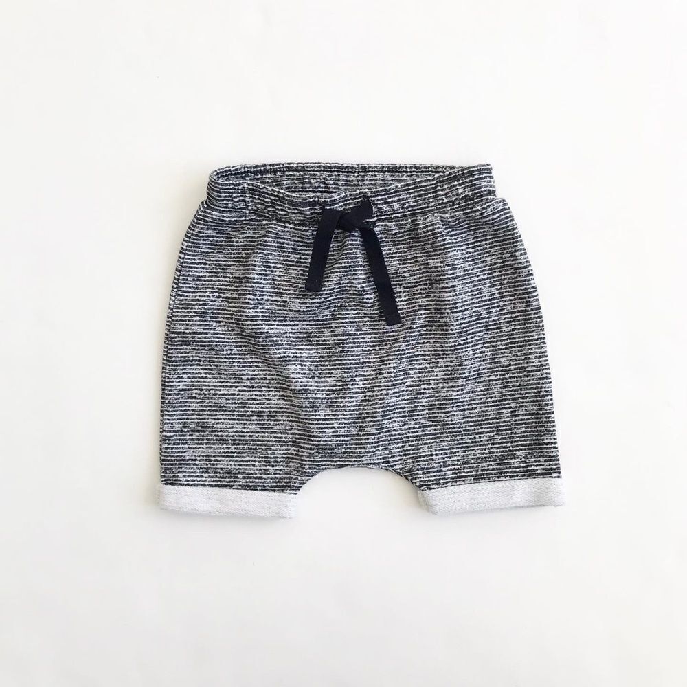 Old navy tiger stripe Harlem shorts EUC 6-12m